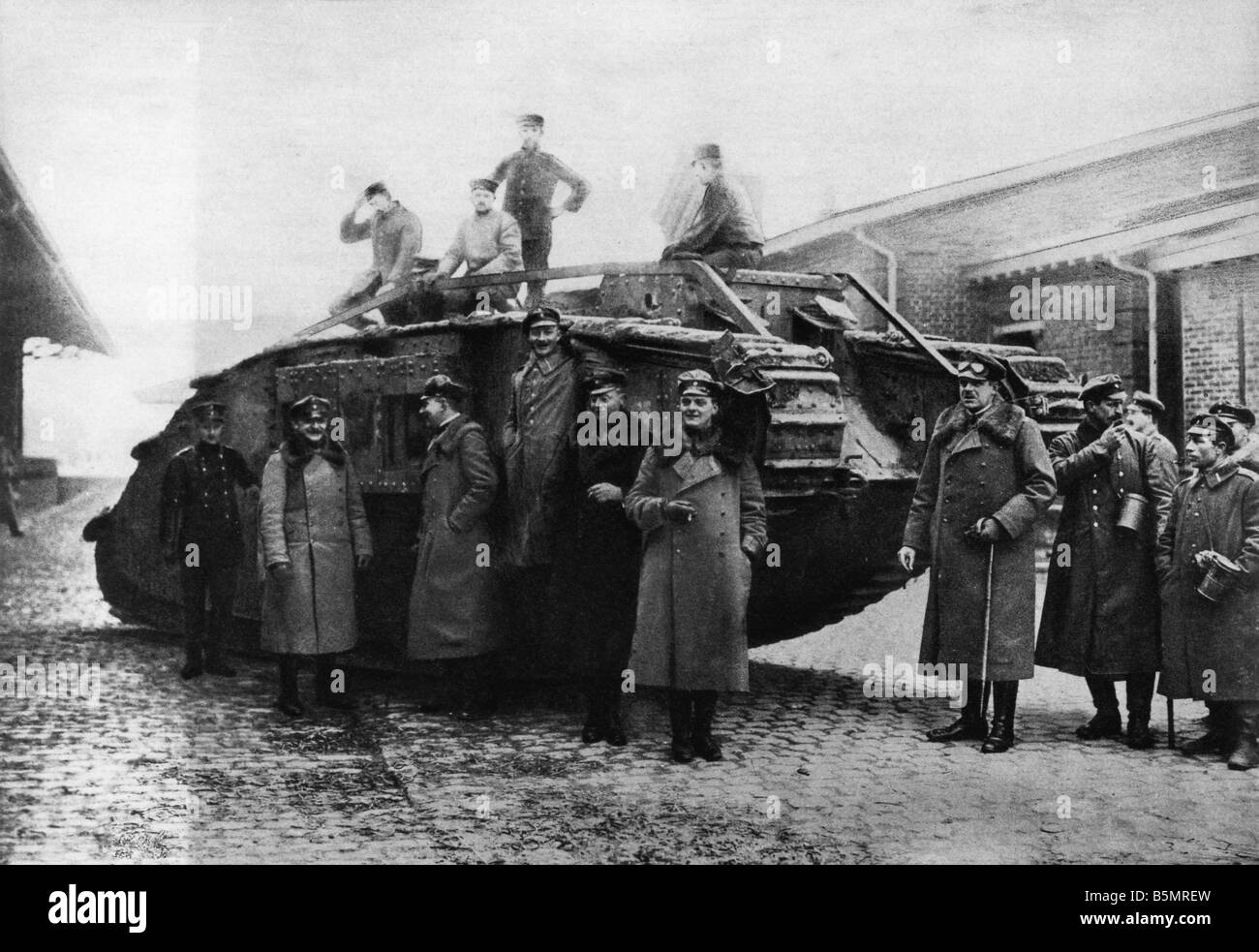 9-1917-11-20 A2 26 E WW1 Ger Tank Recovery Bahnhof Cambrai Weltkrieg 1914-18 1 Frankreich Schlacht von Cambrai 20. 29. 11 1917 Offens Stockfoto