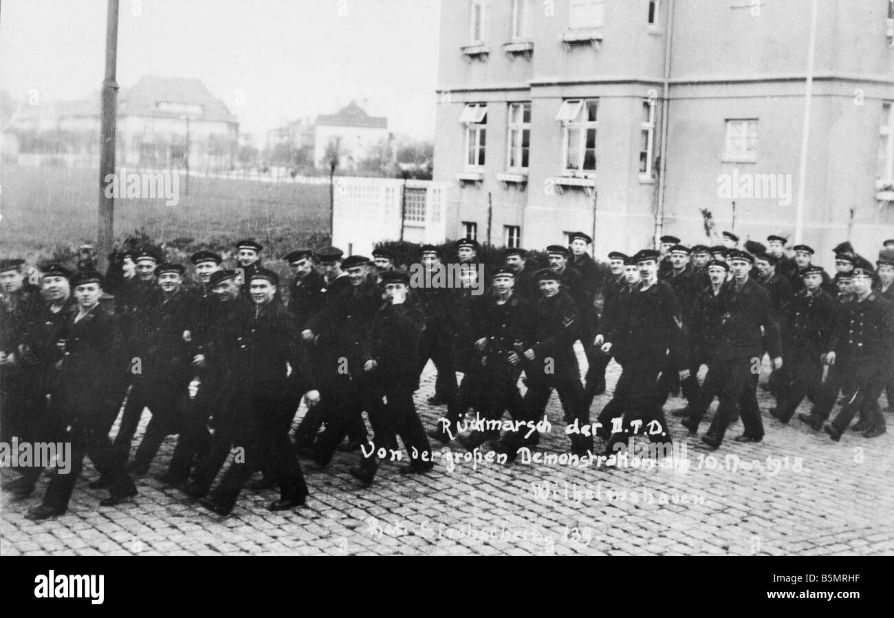 9 1918 11 10 A1 1 E Nov Rev 1918 Meer Farers Wilhelmshaven November Revolution 1918 Sea-Farers auf dem Rückzug von einer großen Demonstr Stockfoto