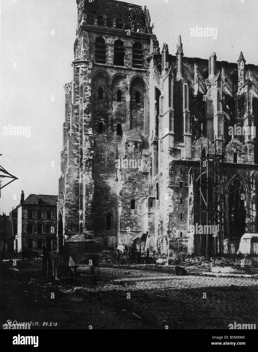 9 1918 3 24 A1 3 zerstörte Kirche Saint Quentin 1918 1. Weltkrieg Front westdeutschen große offensive März Juli 1918 erfassen von S Stockfoto