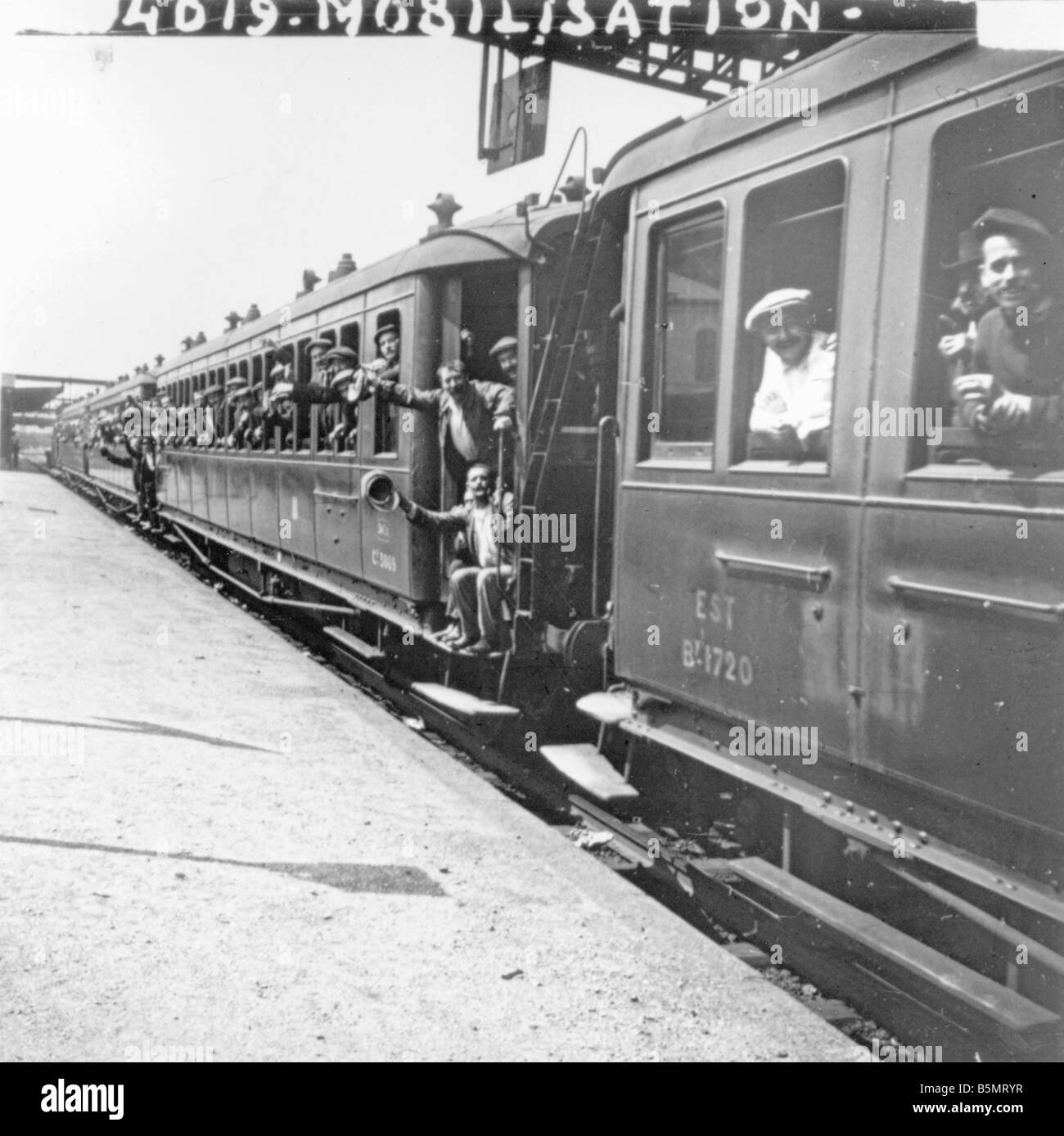 9FK 1914-8-2 A1 2 Fr Mobilmachung 1914 Truppentransporter 1. Weltkrieg Kriegsausbruch Mobilmachung am 2. August 1914 Weggang von Stockfoto