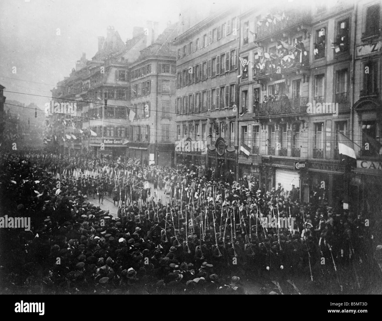 9FK 1918-11-22 A1 2 französische Truppen in Straßburg 1918 Foto ersten Weltkrieg 1914-18 Ende der Straßburger Krieg wird durch die Fren besetzt Stockfoto