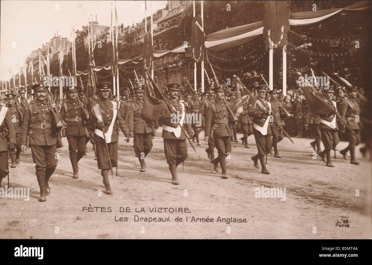 9FK 1919 7 14 A1 17 E Siegesfeiern 14 7 1919 Paris Paris 14. Juli 1919 verbündet Siegesfeiern für das Ende der Welt W Stockfoto