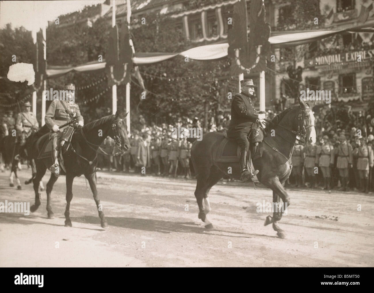 9FK 1919 7 14 A1 7 E Sieg Promis Paris 14 7 1919 Arc d T Paris 14. Juli 1919 verbündet Sieg Cel umsveranstaltungen am Ende des WWI Tr Stockfoto