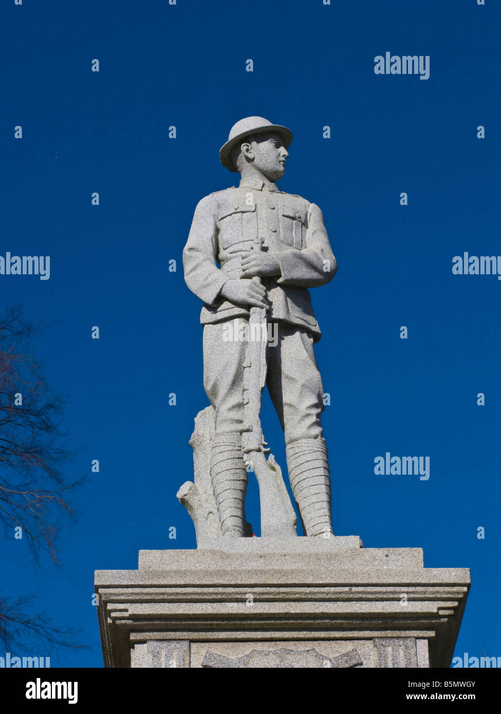 Großen Krieg Memorial First World War Memorial in Lunenburg mit ersten Weltkrieg Soldat statue Stockfoto