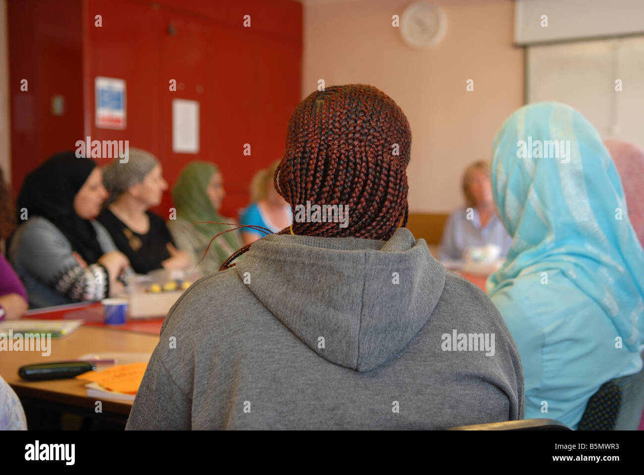 Die EAGLES Flügel gegenseitige Selbsthilfegruppe für Asylsuchende und Menschen vor Ort in BURY Manchester treffen zu nähen und zu diskutieren citizensh Stockfoto