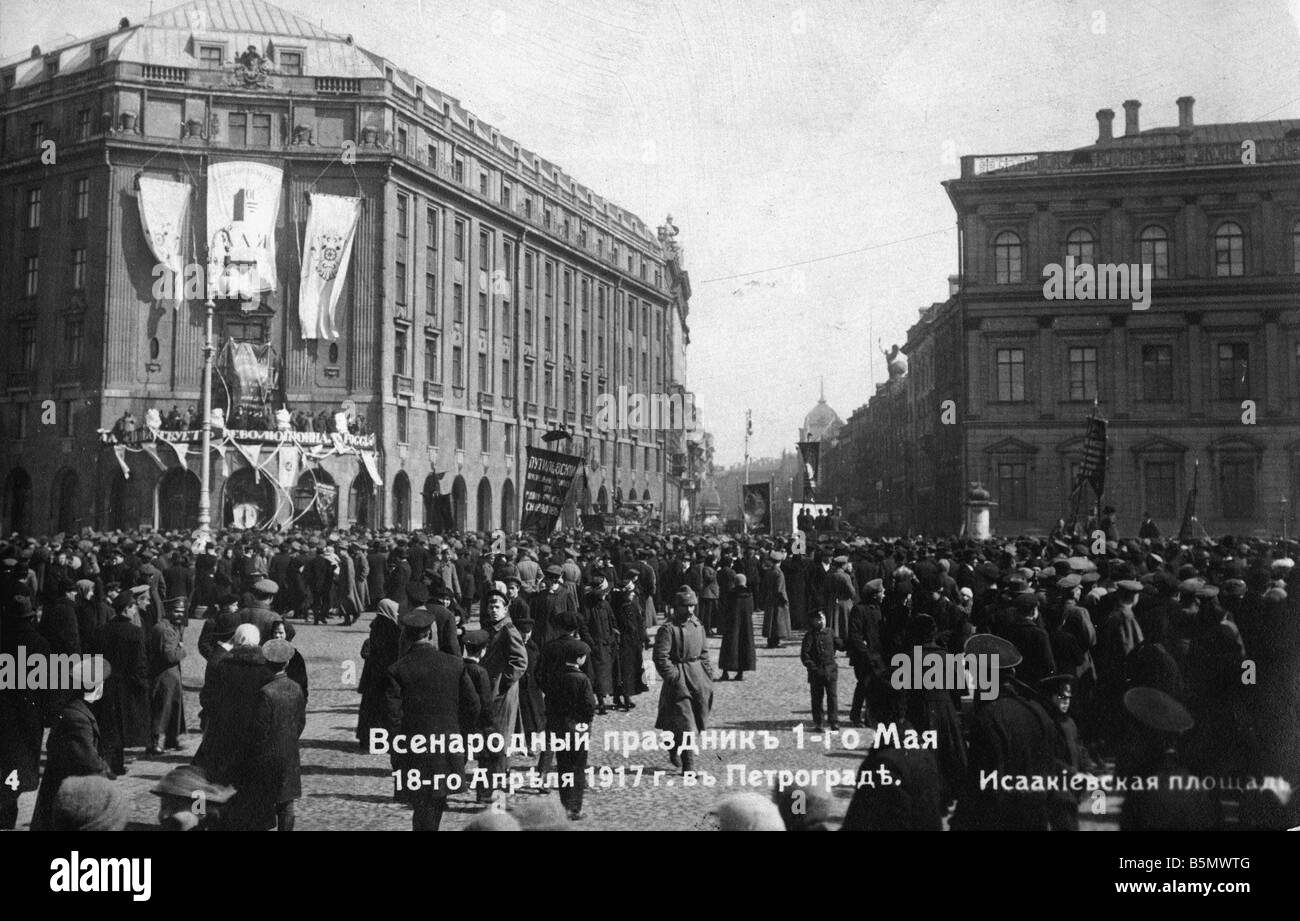 May Day Petrograd 1917 russische Revolution Mai 1917 May Day Feierlichkeiten in Petrograd style 1 Mai 18 Apr alte Photo Postkarte Stockfoto