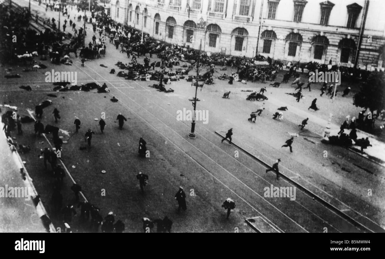 9RD 1917 7 16 A1 1 Juli Coup 1917 Demonstration Foto Russland 1917 Revolution Juli Coup 16 3 Juli 1917 Arbeiter-Bauern-Demonstration Stockfoto