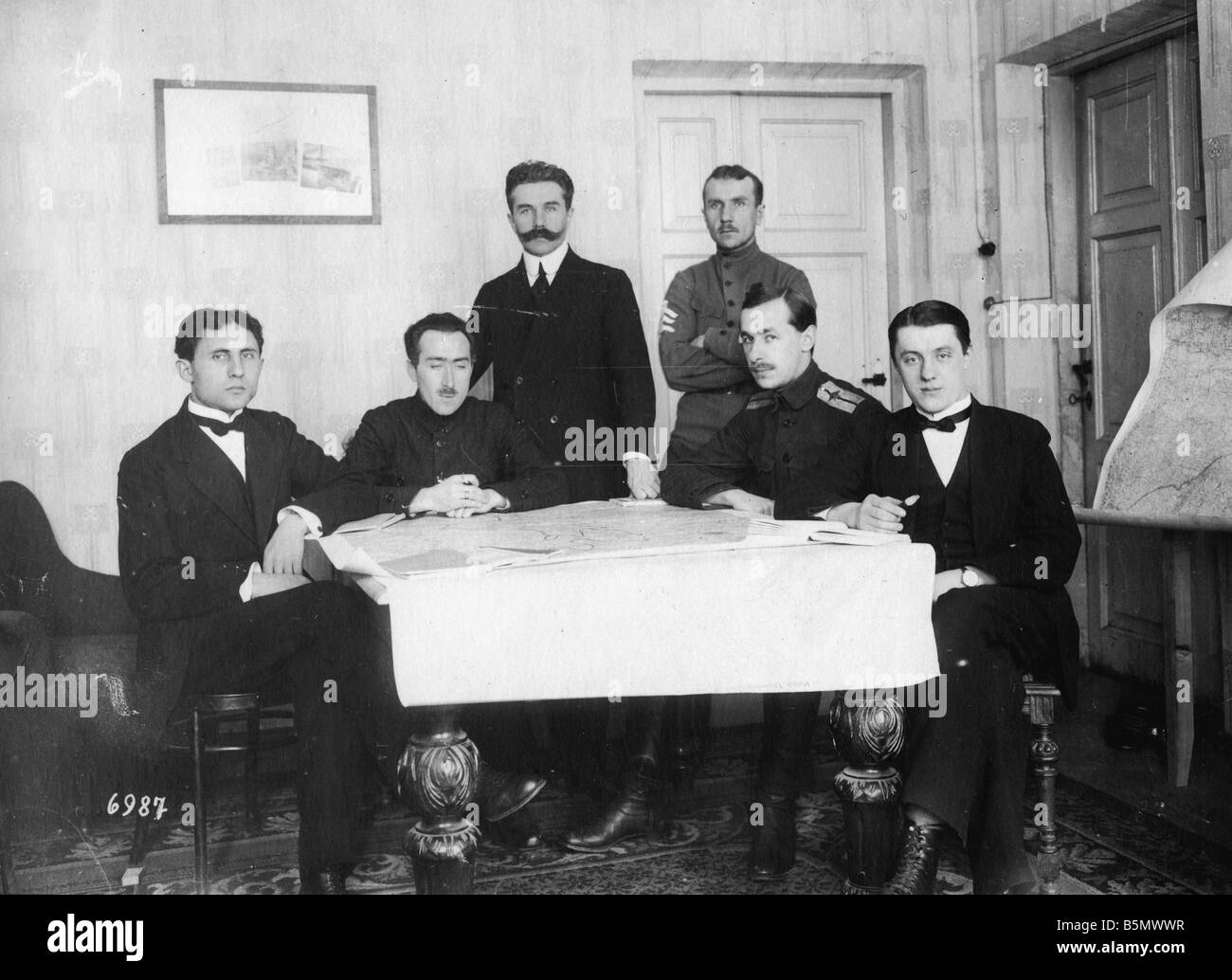 9RD 1918 2 9 A1 ukrainische Delegation 1918 1 Weltkrieg 1914-18 Friedensverhandlungen in Brest-Litowsk und Sonderfrieden von den Cent Stockfoto