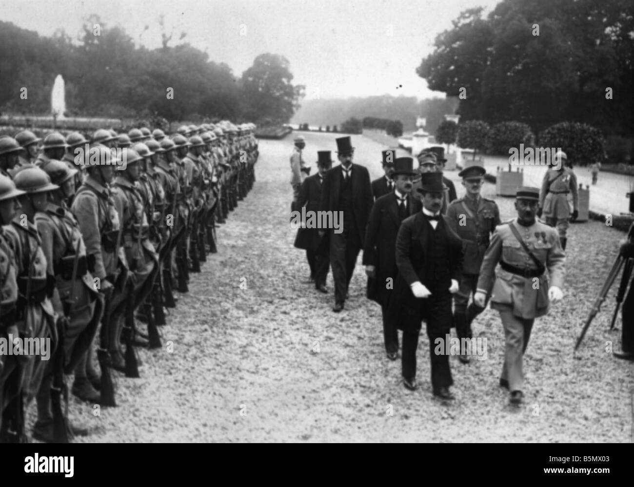 9UN 1920 6 4 A1 4 E Frieden Vertrag von Trianon 1920 Foto Frieden Vertrag von Trianon 4. Juni 1920 Vertrag zwischen Ungarn und der Alli Stockfoto 9UN 1920 6 4 A1 4 E Frieden Vertrag von Trianon 1920 Foto Frieden Vertrag von Trianon 4. Juni 1920 Vertrag zwischen Ungarn und der Alli Stockfoto