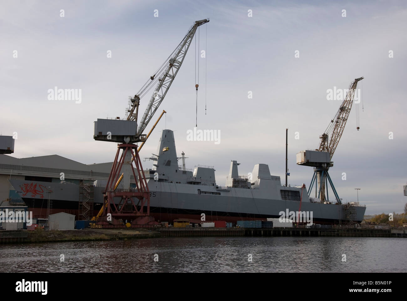 Geben Sie 45 Zerstörer HMS Dragon kurz vor der Fertigstellung Govan Werft Fluss Clyde-Glasgow Stockfoto
