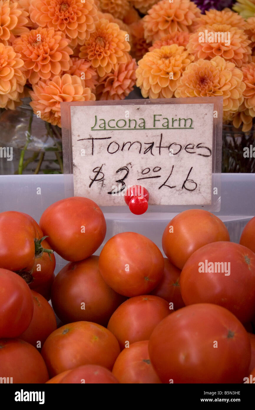 Tomaten für den Verkauf am Bauernmarkt Stockfoto