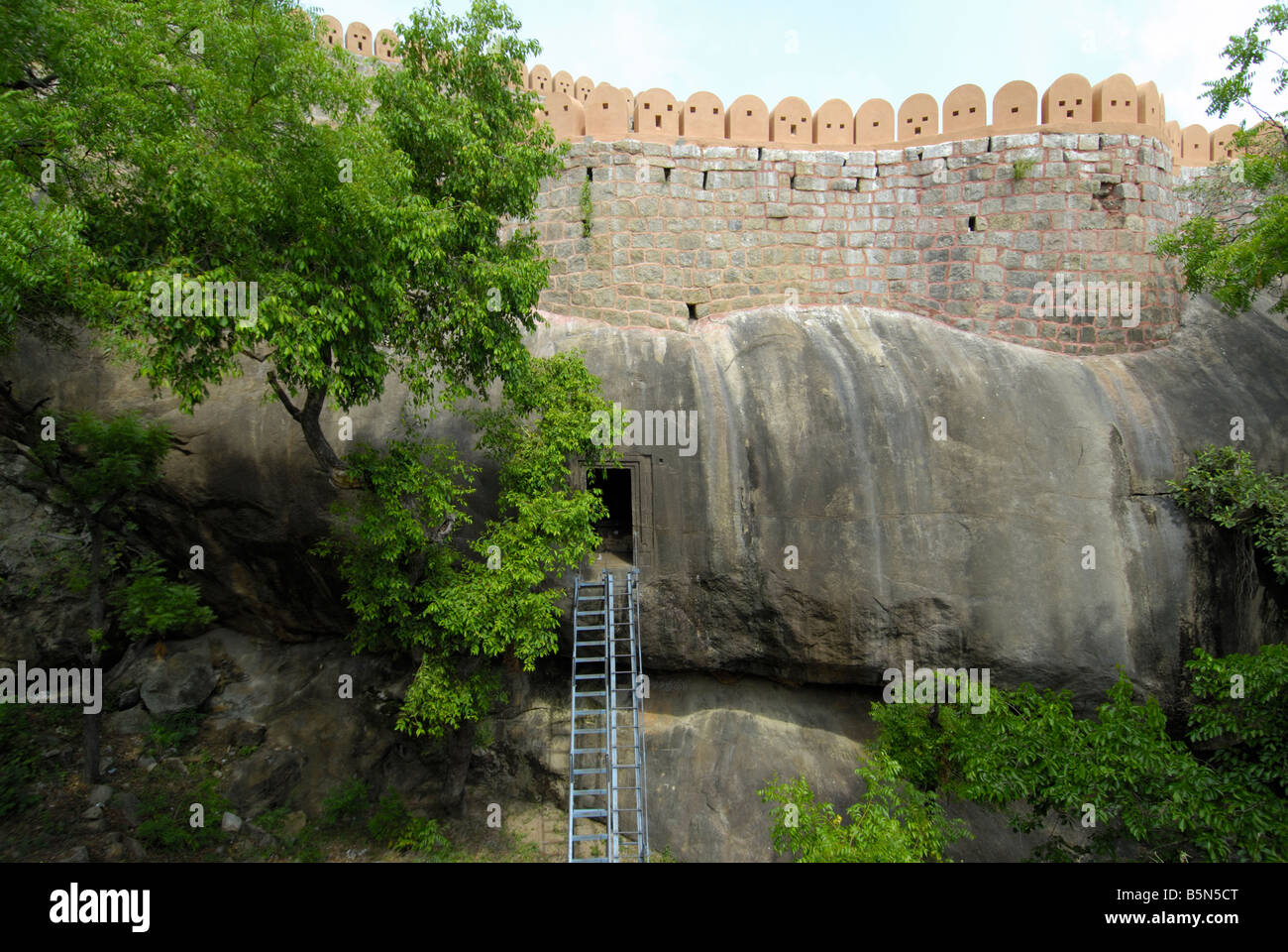 ROCK-TEMPEL DES SIVA IN THIRUMAYAM FESTUNG IN DER NÄHE VON THANJAVUR TAMILNADU Stockfoto
