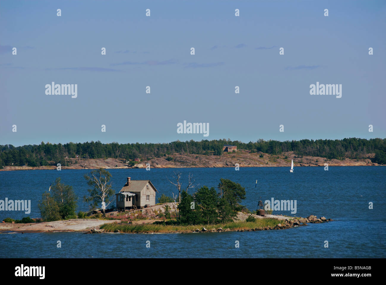 Einsame Haus Skatakobben Insel Helsinki Hafen Helsinki Finnland Stockfoto