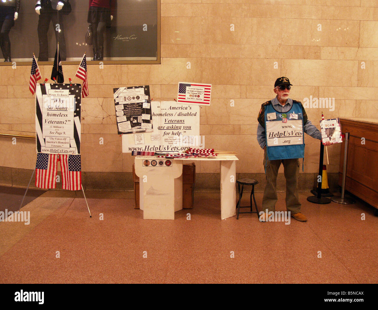 Eine amerikanische Vietnam-Veteran bittet um Spenden für Obdachlose und behinderte Kriegsveteranen Stockfoto