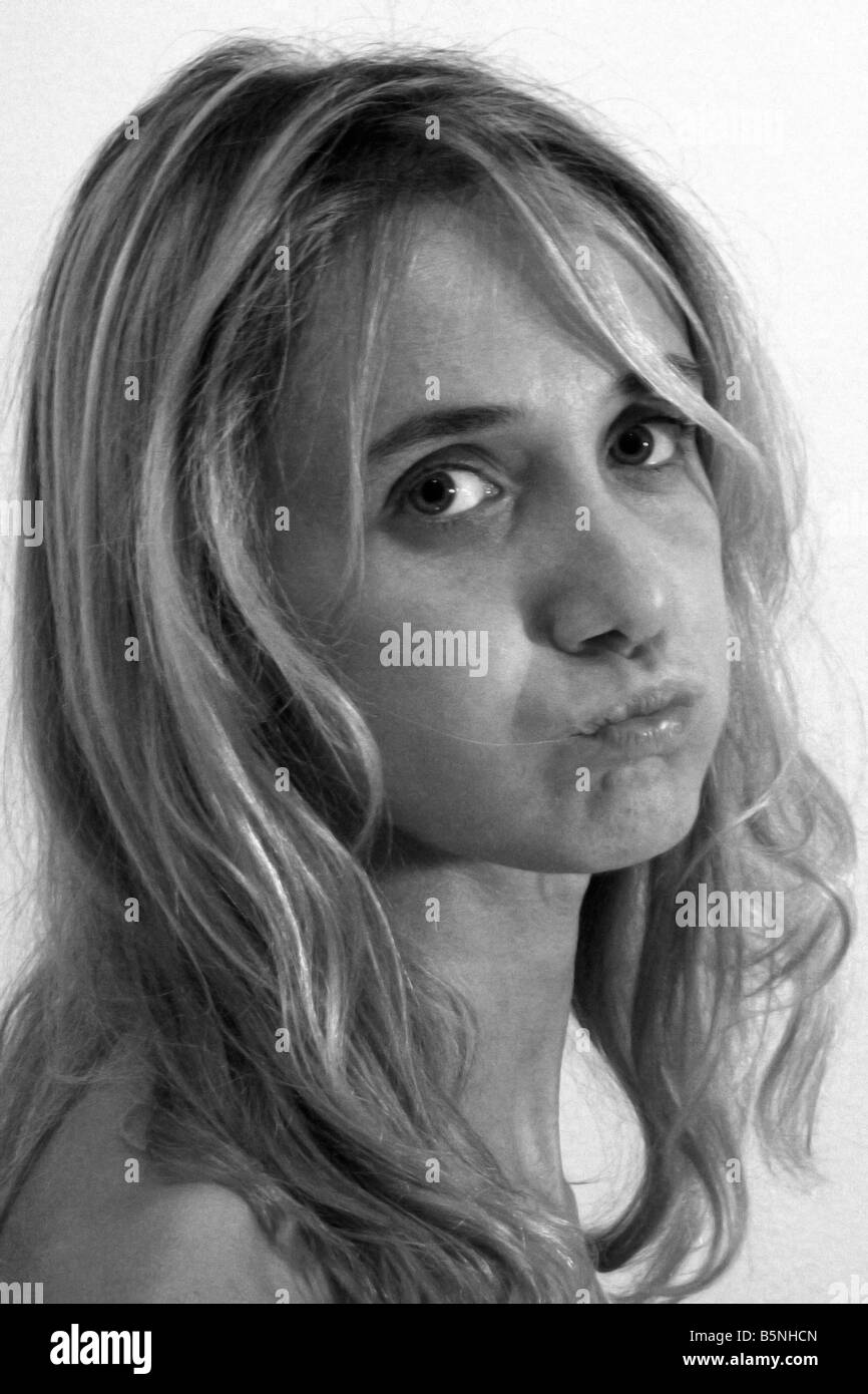 Frau schimpft schwarz-weiß - Porträt Stockfoto