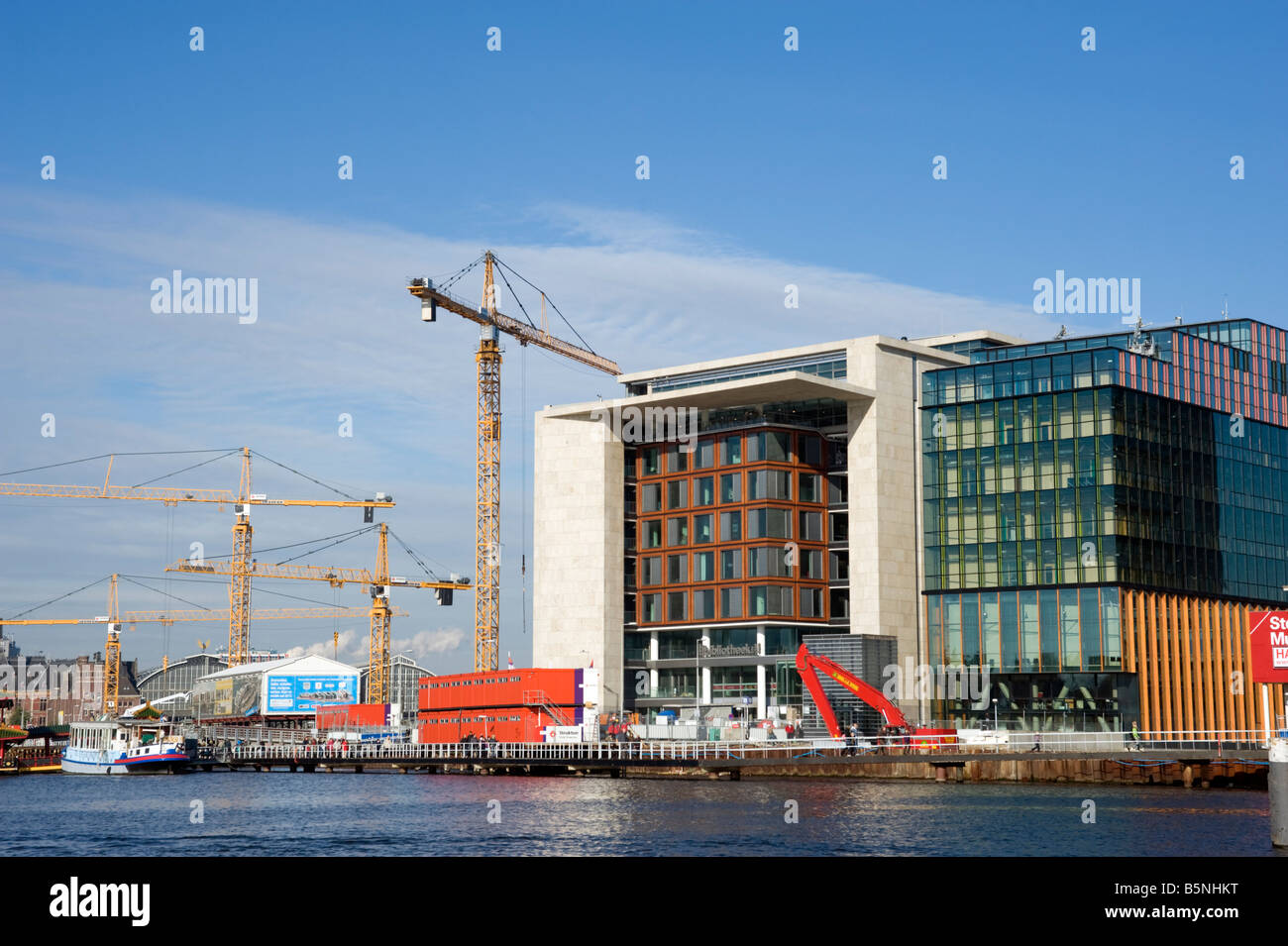 Neue Büroentwicklungen im Bau entlang der Uferpromenade in Amsterdam 2008 Stockfoto