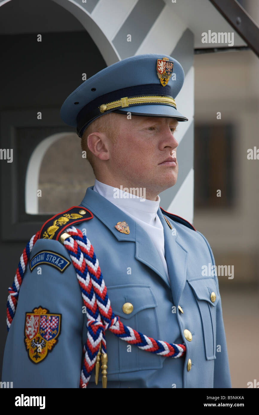 SENTRY WACHEN FRONT GATE HRADSCHIN BURG PRAG TSCHECHISCHE REPUBLIK Stockfoto