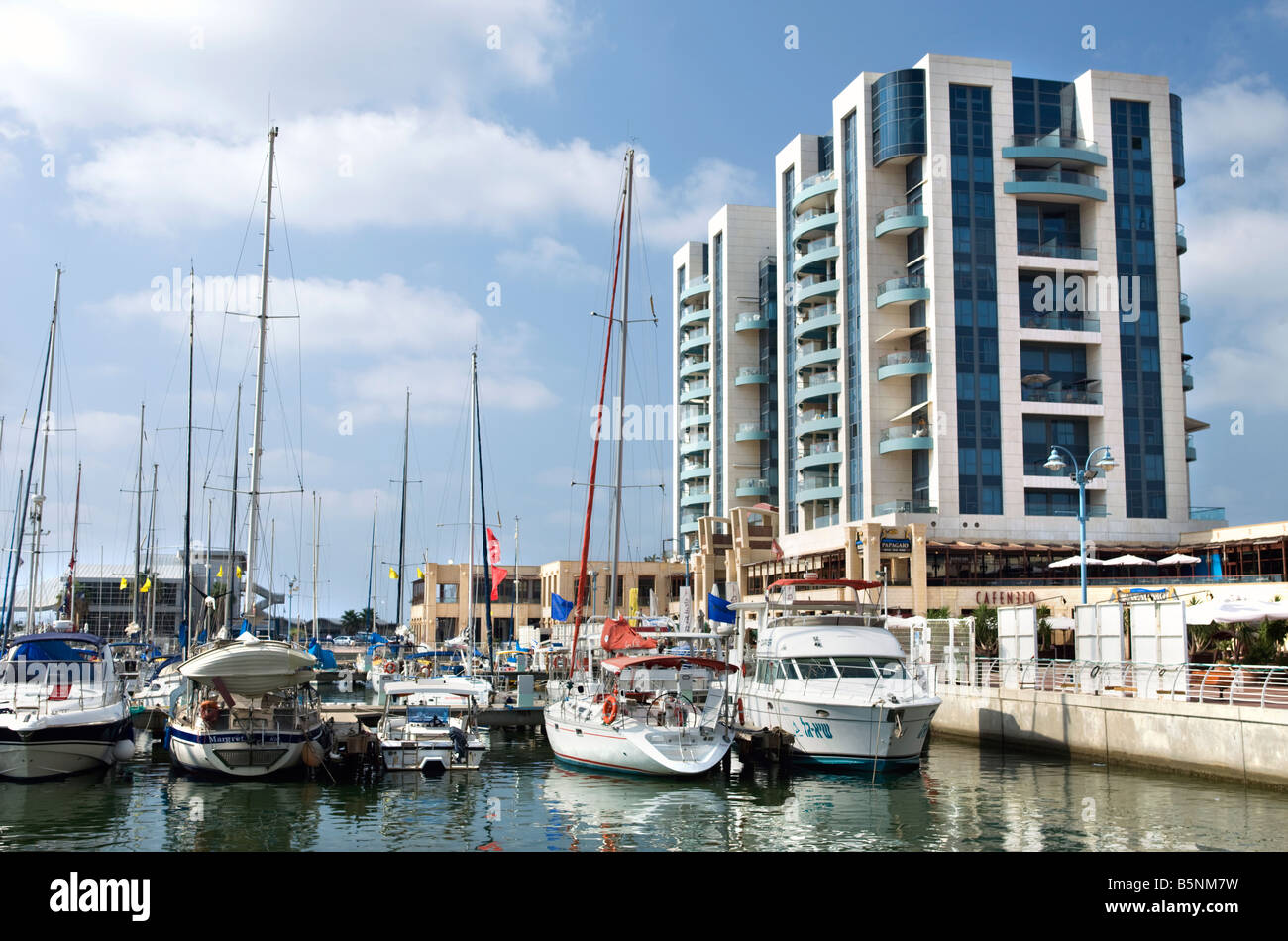 KLEINES BOOT DOCK HERZLIA MARINA ISRAEL Stockfoto