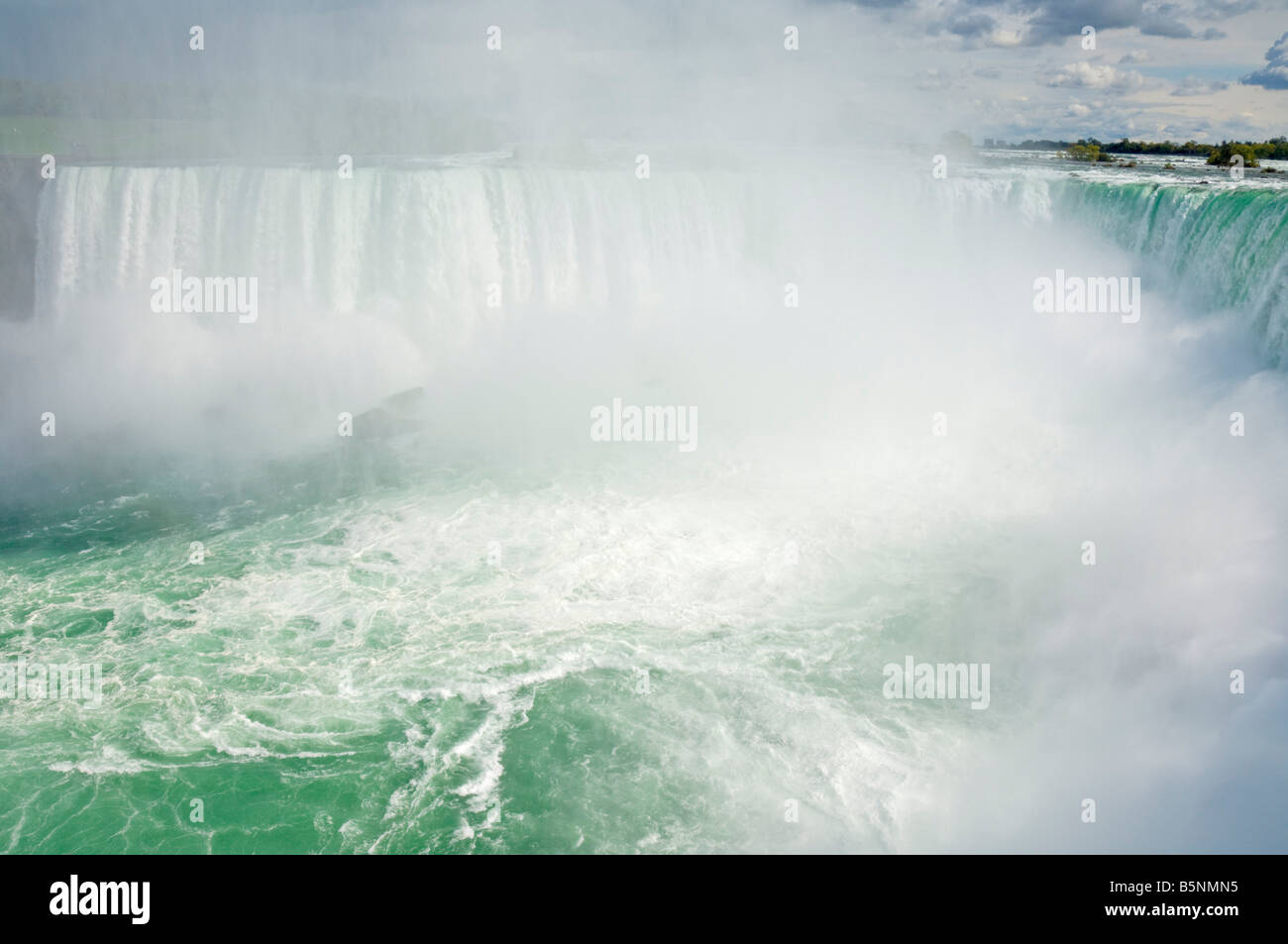 Das Hufeisen fällt auf die kanadische Seite der Niagara-Fälle auf Tne Niagara River in Ontario Kanada Stockfoto