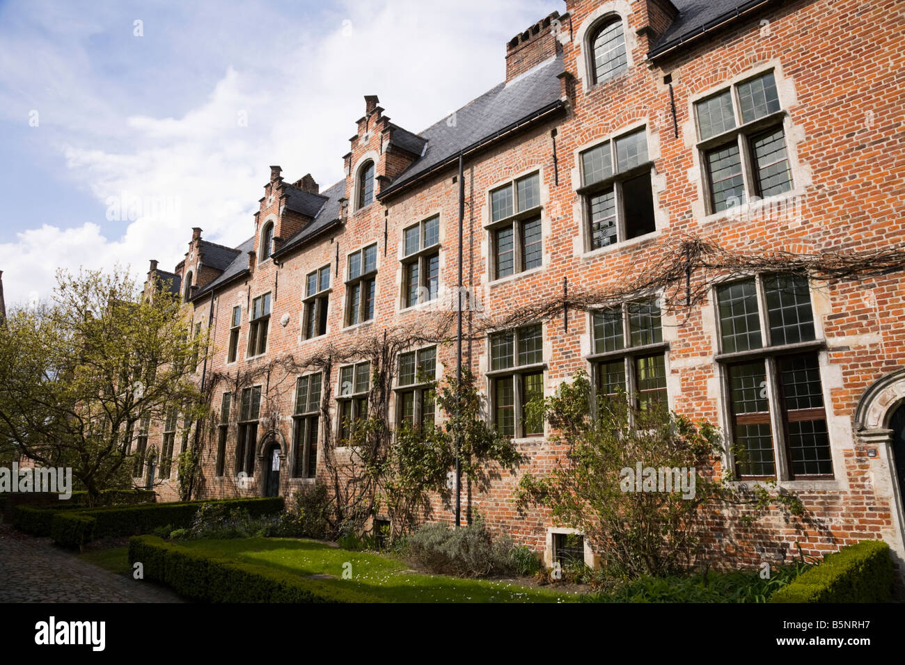 Reihenhäuser der große Beginenhof von Leuven in Belgien. (43) Stockfoto