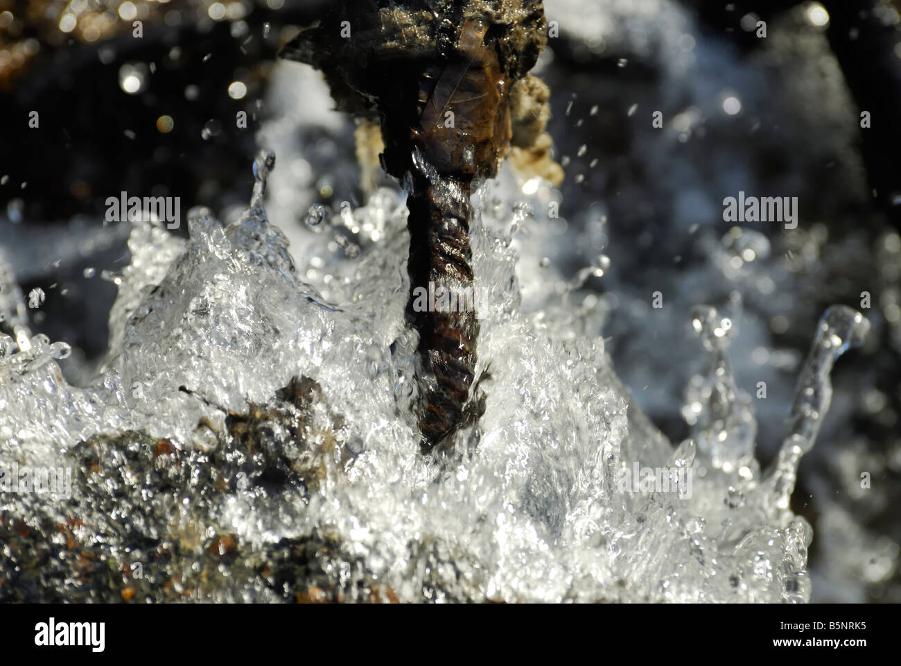 Herbst-Stream und Eisen-Stab Stockfoto