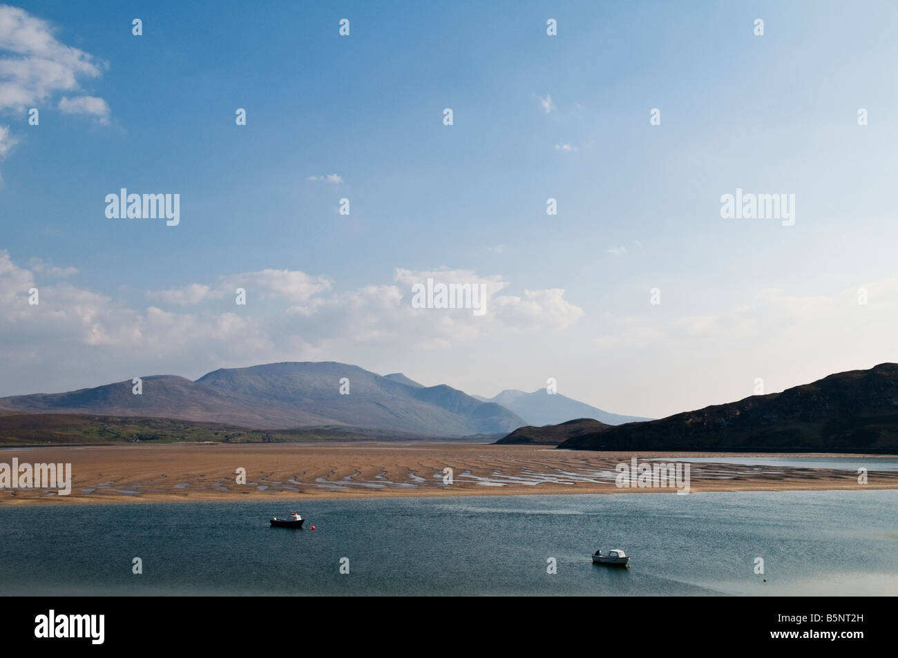 Boote vor Anker in Kyle of Durness bei Ebbe, Keoldale, North West Highlands, Schottland Stockfoto