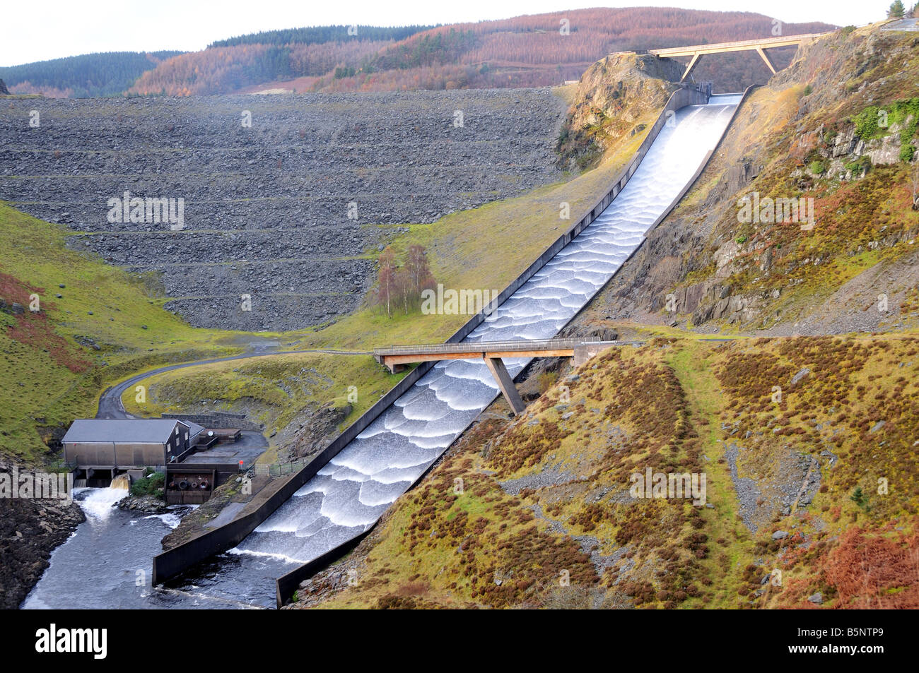 Stausee staudamm wales wasserkraftwerk Fotos und Bildmaterial in