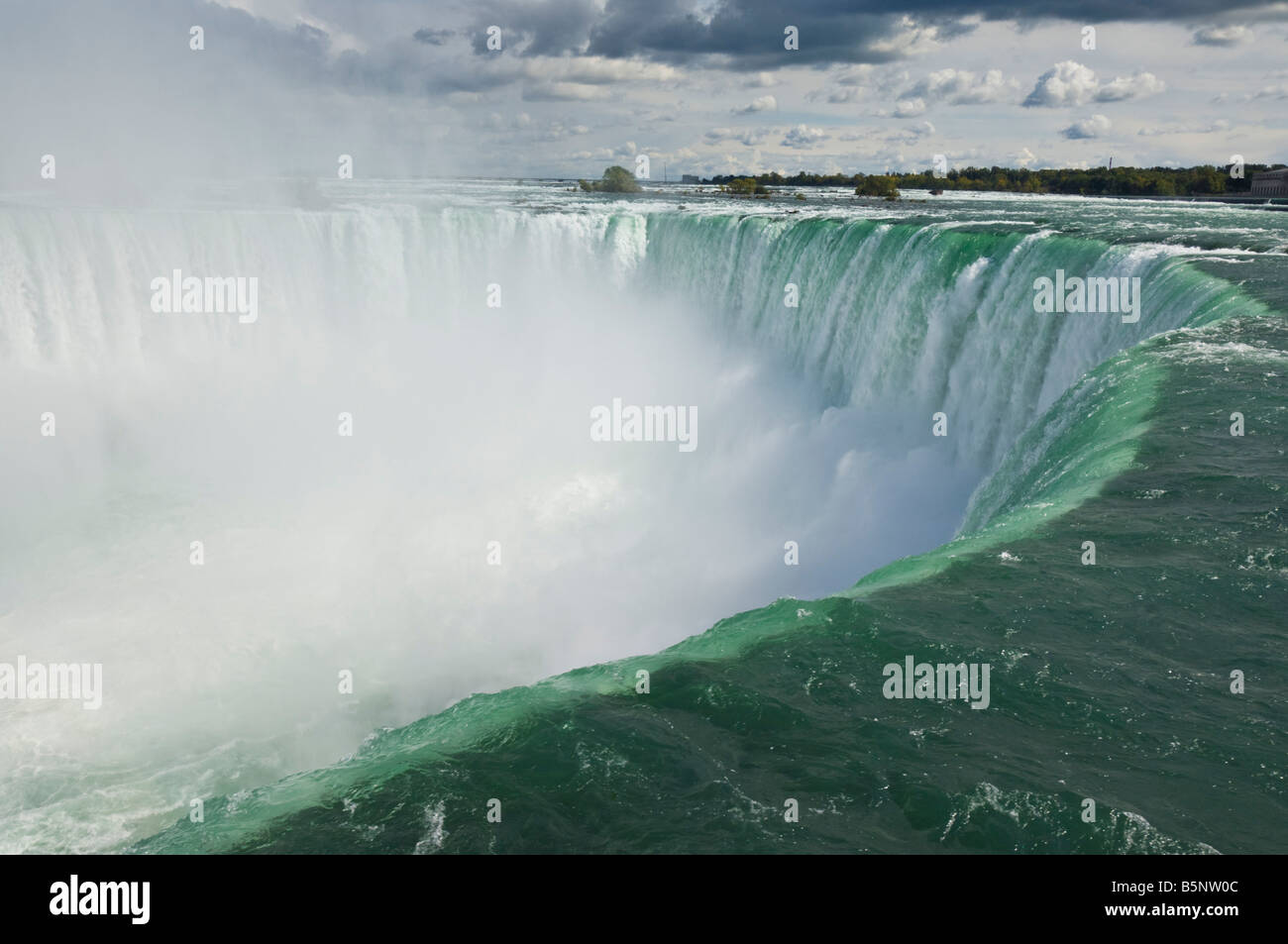 oberen Rand des Wasserfalls Horseshoe Falls auf der kanadischen Seite der Niagarafälle auf der Niagara River Ontario Kanada Stockfoto