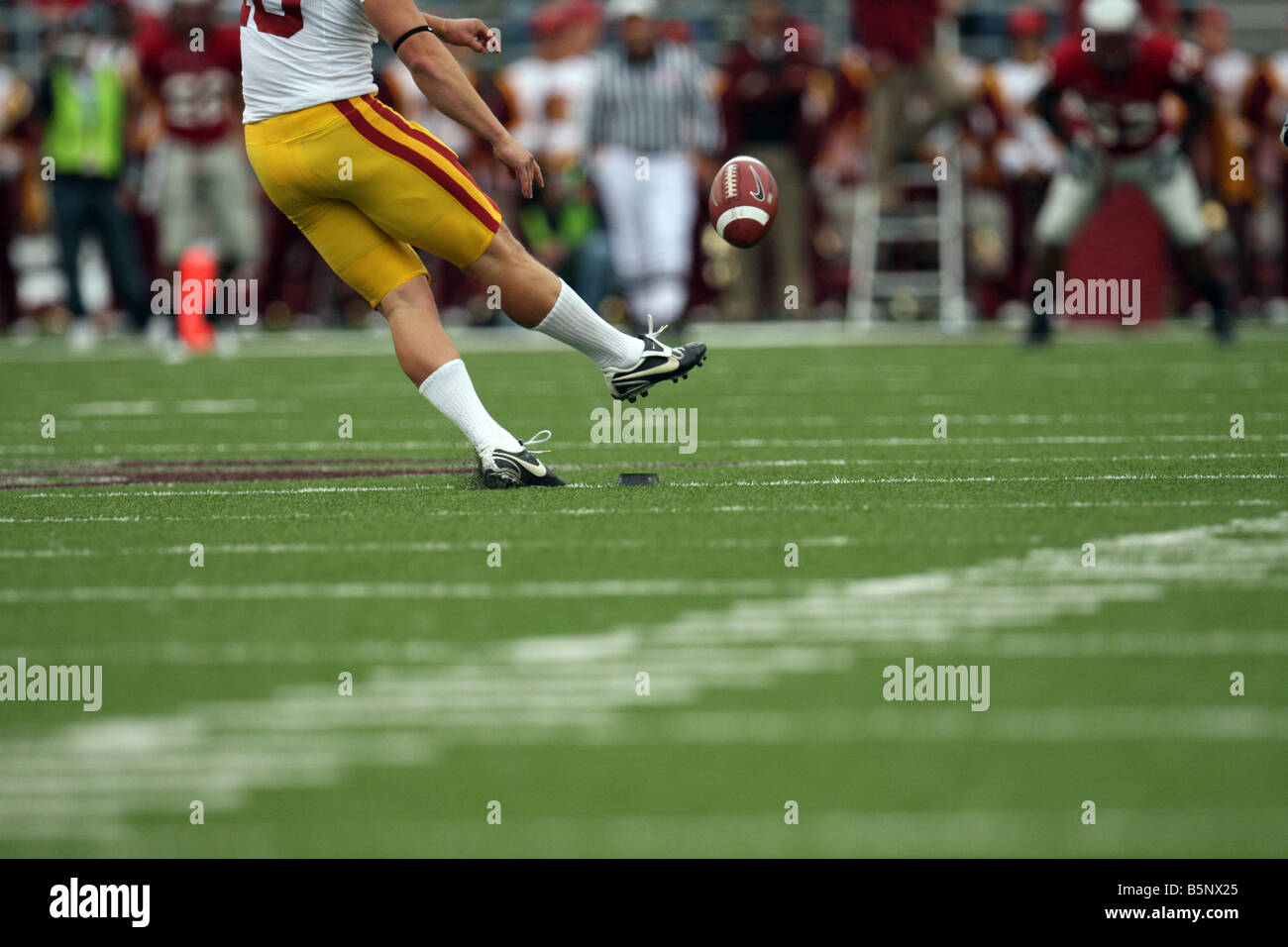 David Buehler, Southern California University startet während der Trojaner Pac-10-College-Football-Spiel mit US-Bundesstaat Washington. Stockfoto