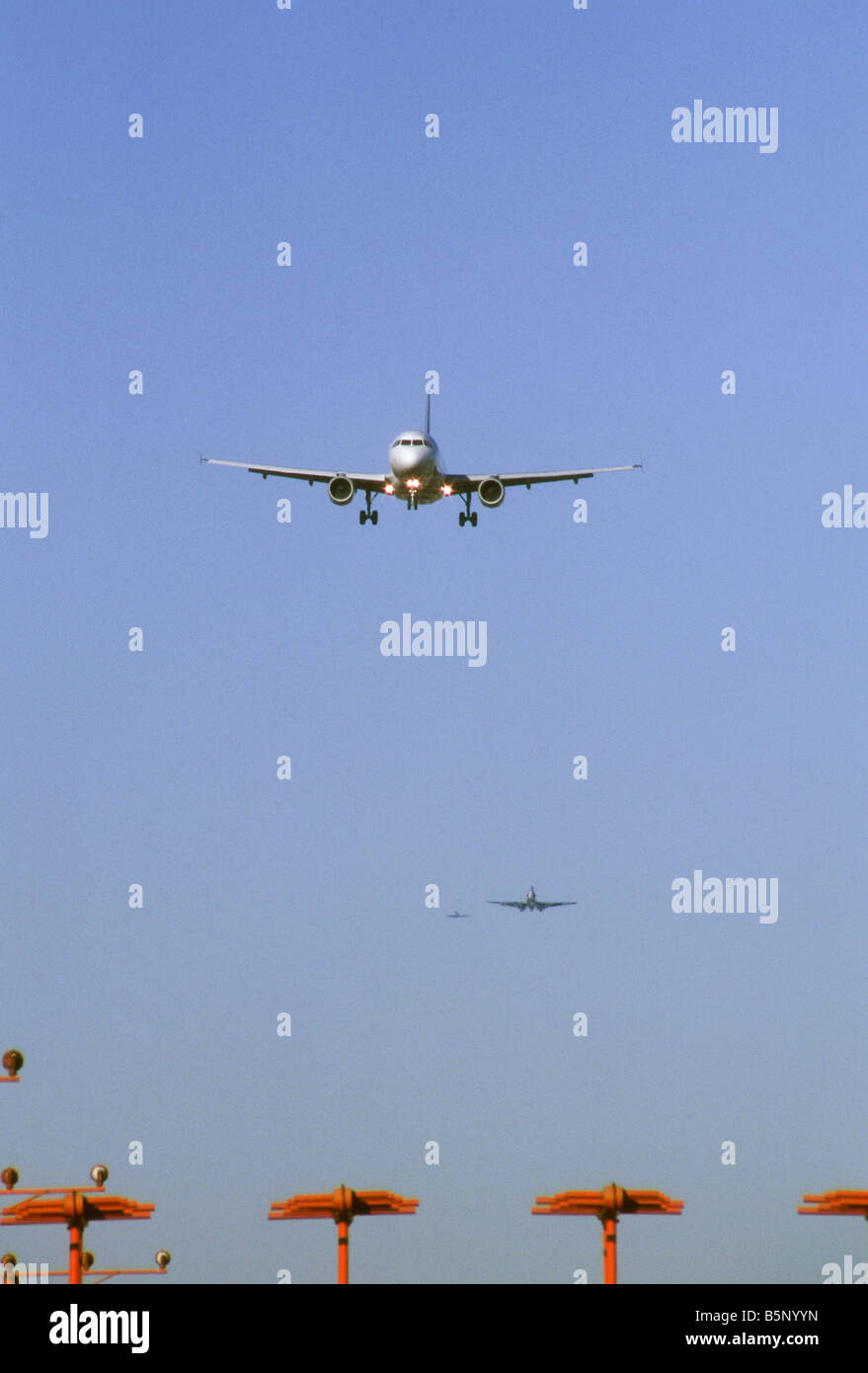 Passagierjet Flugzeug landet am Los Angeles International Airport (LAX) Stockfoto