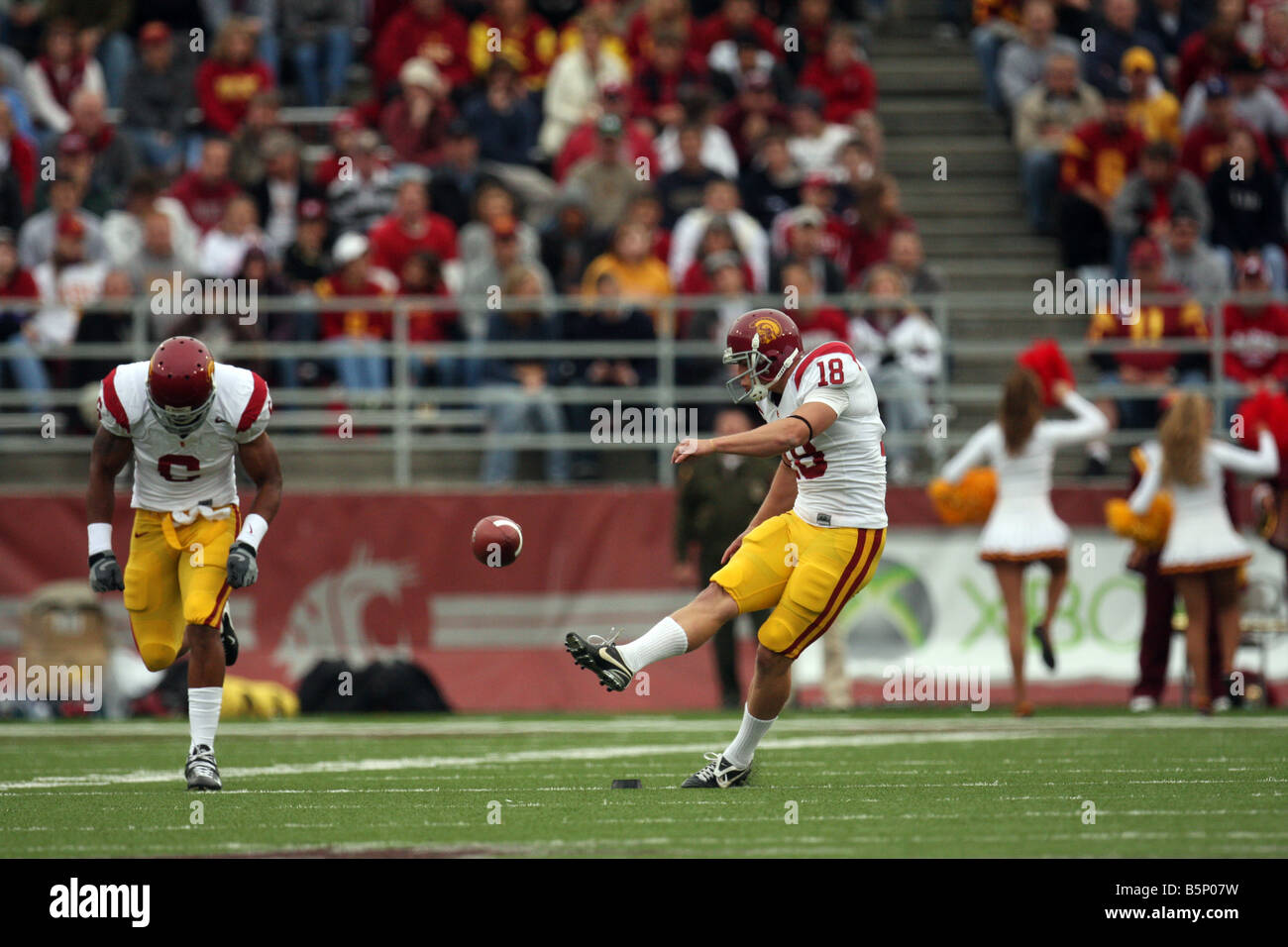 David Buehler, Southern California University startet während der Trojaner Pac-10-College-Football-Spiel mit US-Bundesstaat Washington. Stockfoto