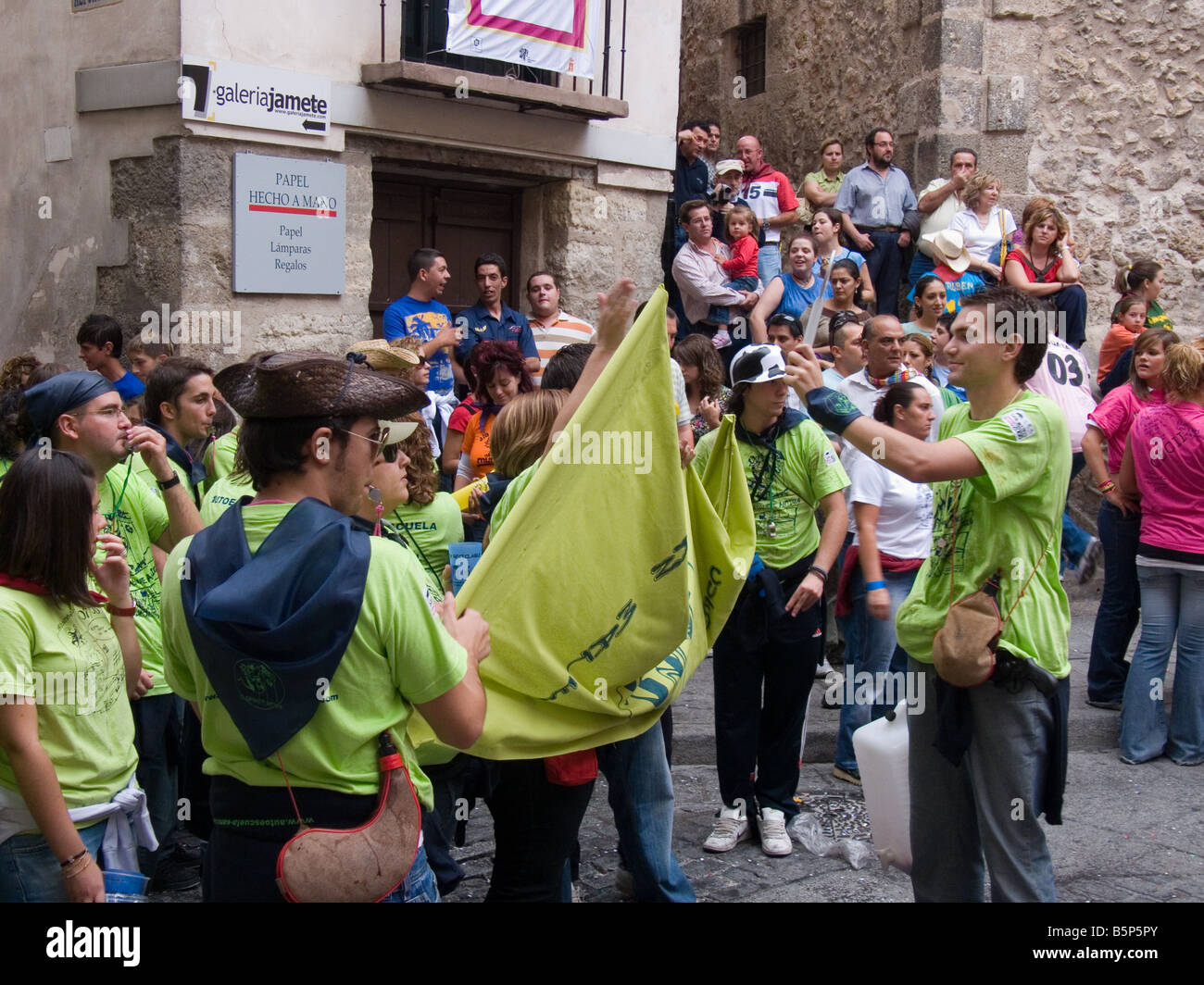 Erwärmen Sie die Menschenmenge, die Fiesta de San Mateo, Cuenca, Spanien Stockfoto