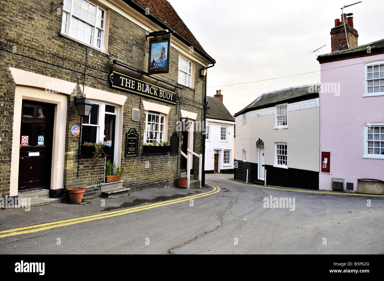 Der schwarze Bouy, Wivenhoe, Essex, England Stockfoto