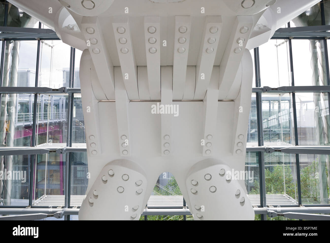 kolossale Metallstreben, Abflugebene, Terminal 5, Heathrow, London, England Stockfoto