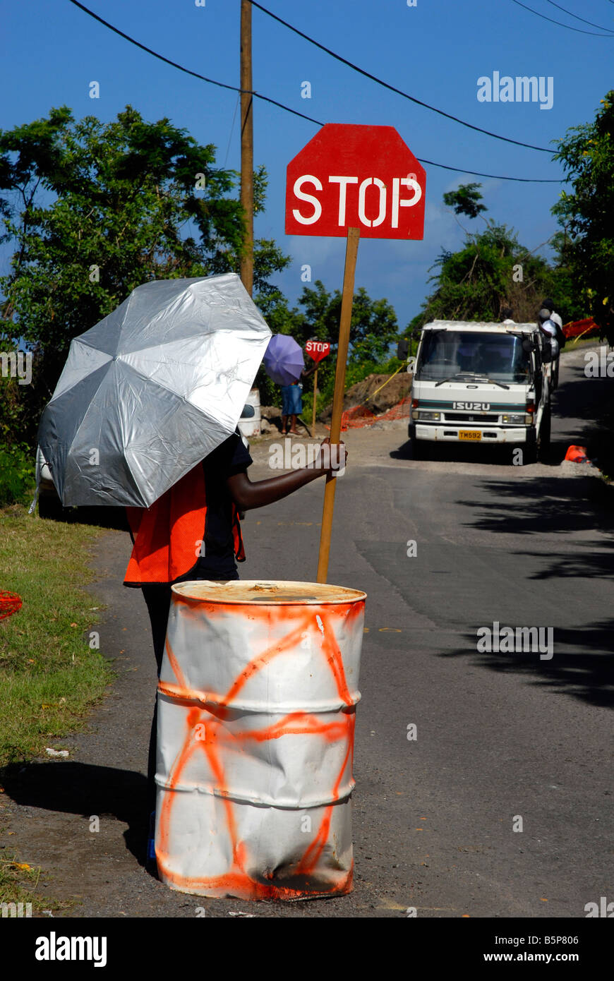 Straßenarbeiten Fahrzeugkontrolle, Grenada in der "Karibik" Stockfoto