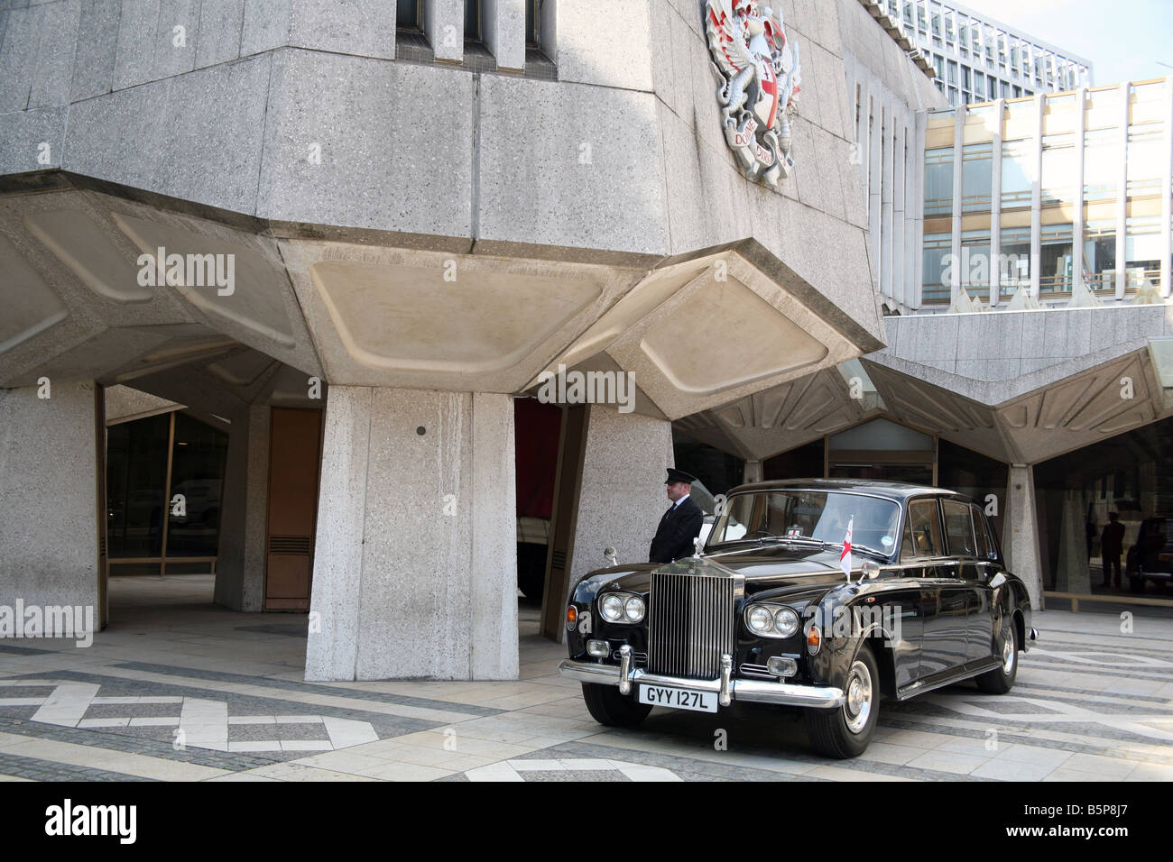 Offizielle Rolls-Royce außerhalb London Guildhall Stockfoto