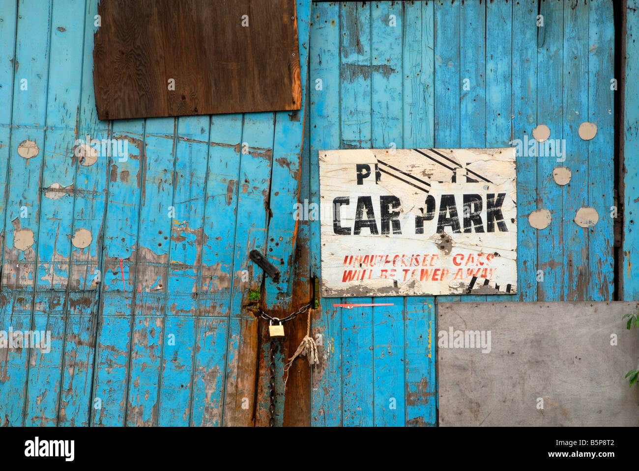 Tore zu einem Parkplatz in zentralen Birmingham UK Stockfoto