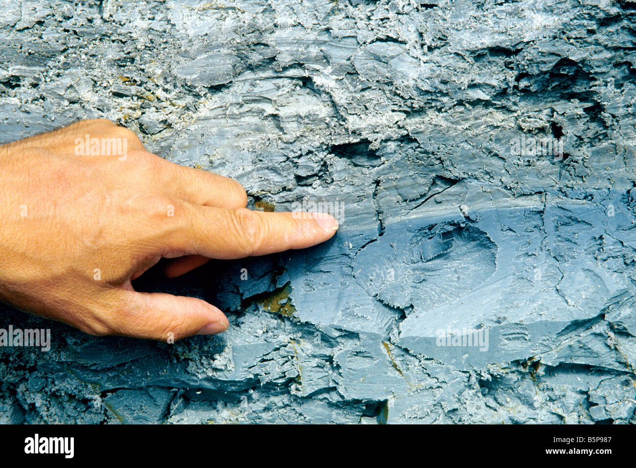 Bentonit, Bergbau, Hand legt höchsten Grad an Ausgrabungsstätte Stockfoto