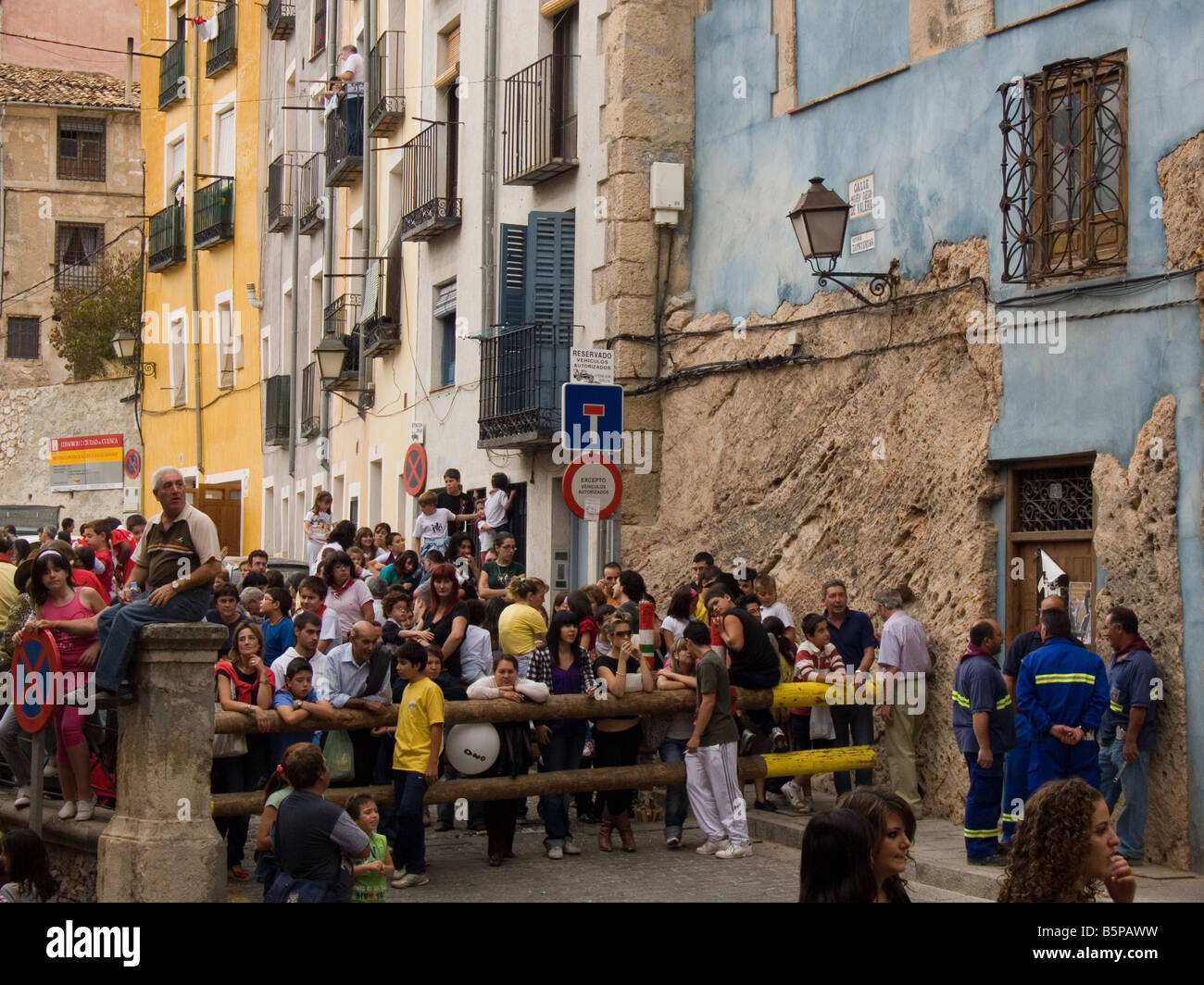 Warten auf die Barrikade, Cuenca, Spanien. Stockfoto