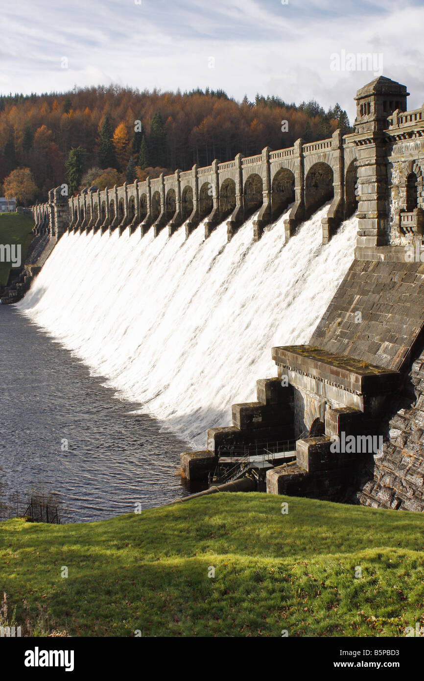 Vyrnwy Dam angesehen vom Nordende Stockfoto