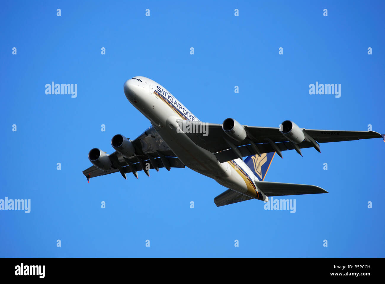 Singapore Airlines Airbus A380 abheben von Heathrow Airport, Hounslow, Greater London, England, Vereinigtes Königreich Stockfoto