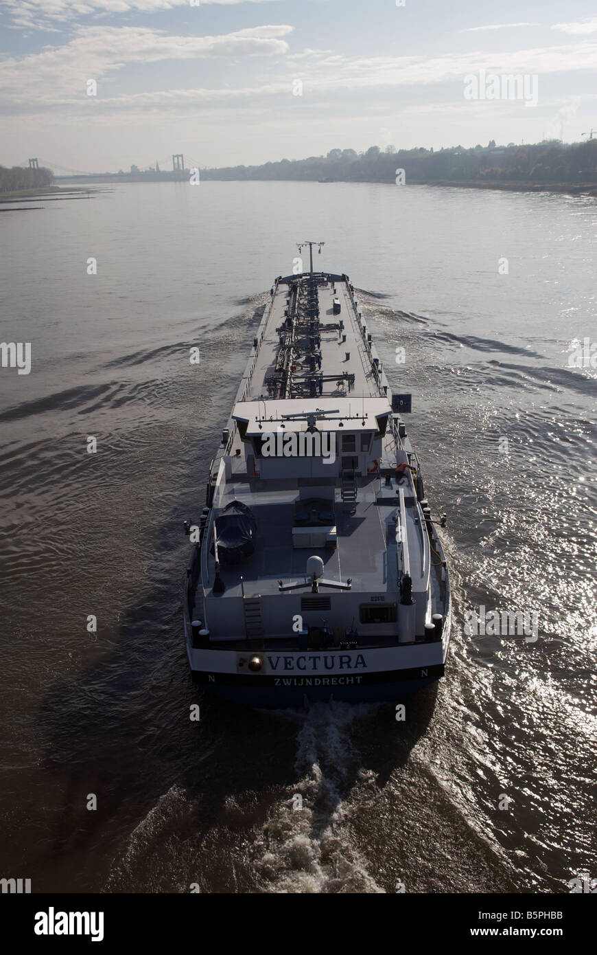 Öl-Tanker barge "Vectura" auf dem Rhein, Köln, Nordrhein-Westfalen, Deutschland. Stockfoto