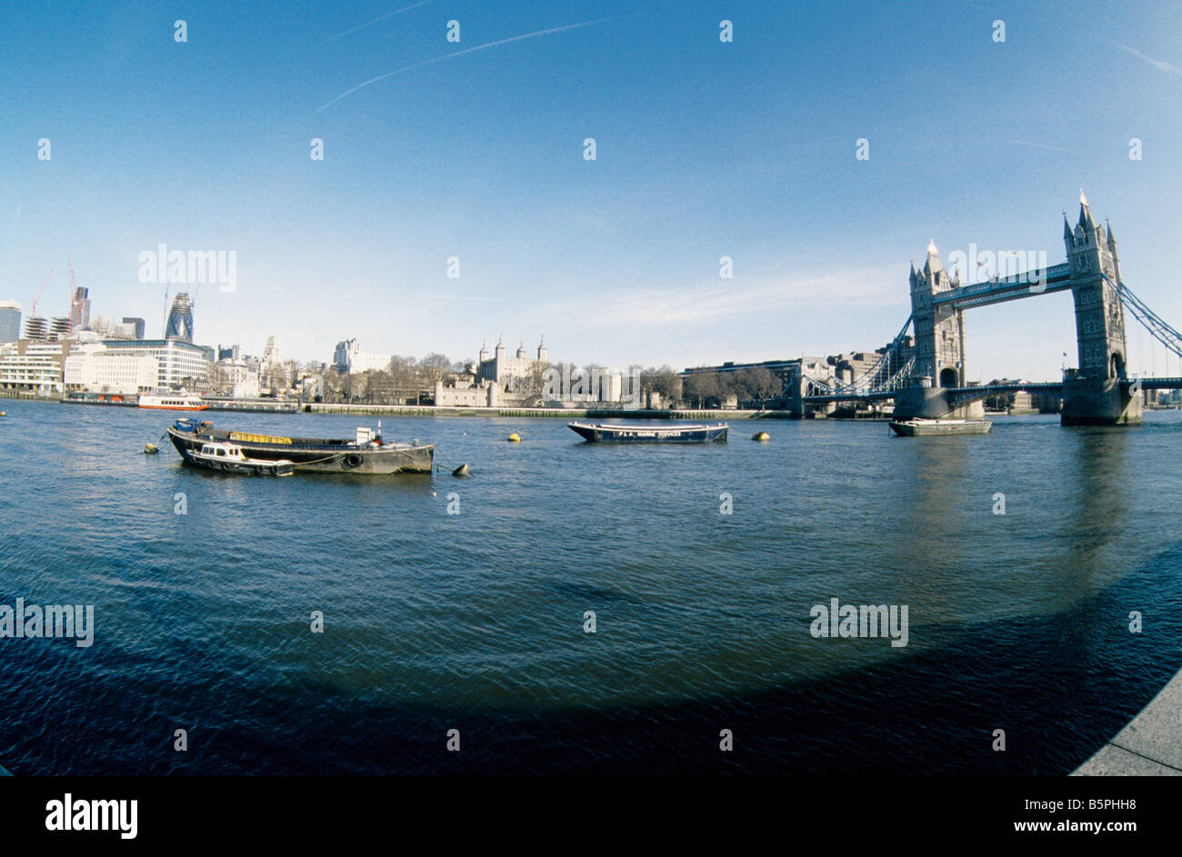 London, Tower Bridge und der Pool of London, betrachtet von der South Bank. Stockfoto