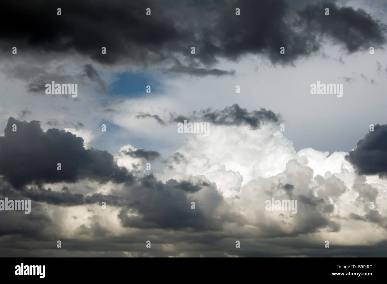 Wolkengebilde Stockfoto