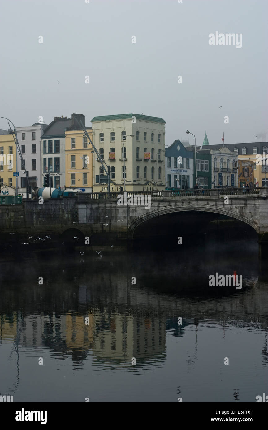 Nebel in Cork City Irland Stockfoto