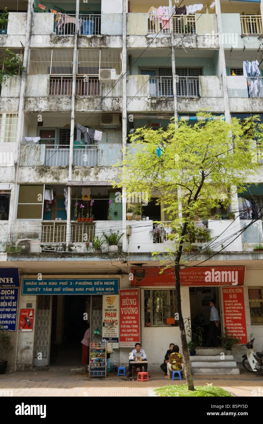 Kommunistischen Ära städtischen Block-Gehäuse-Design, Ho-Chi-Minh-Stadt, Vietnam Stockfoto