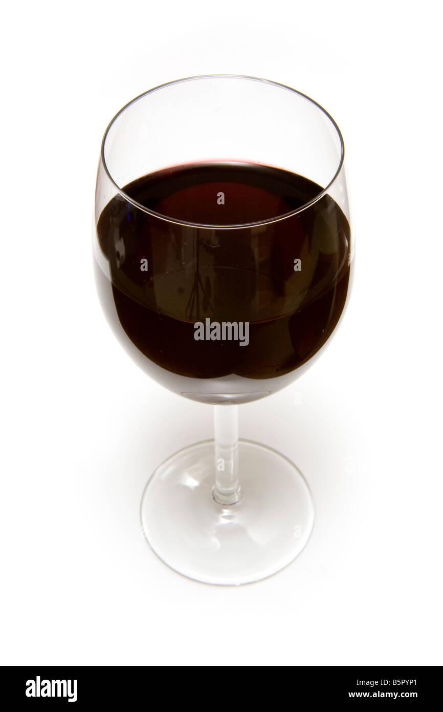 Glas Rotwein isoliert auf einem weißen Studio-Hintergrund Stockfoto