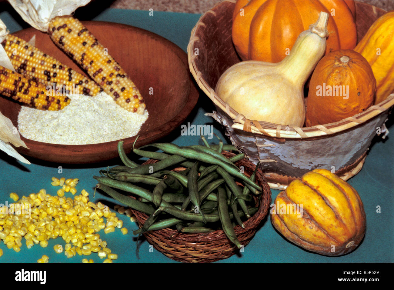Einige indianische Stämme neigten zu großen Gärten mit Mais, Bohnen und Kürbis. Diese traditionellen Speisen wurden die drei Schwestern genannt. Stockfoto