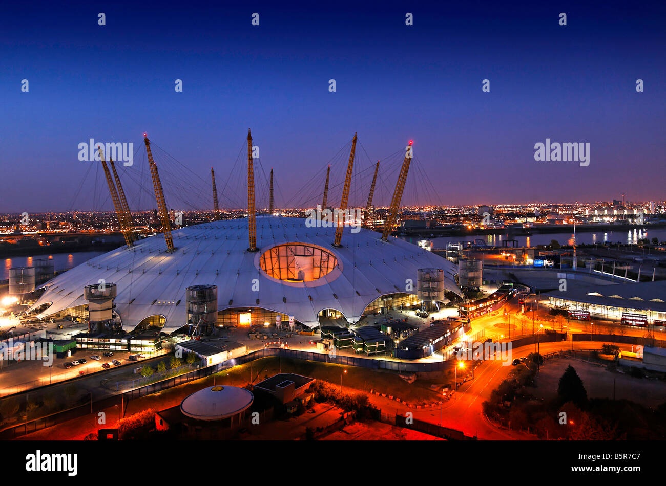 02 Arena Millenium dome Greenwich London in der Abenddämmerung Stockfoto