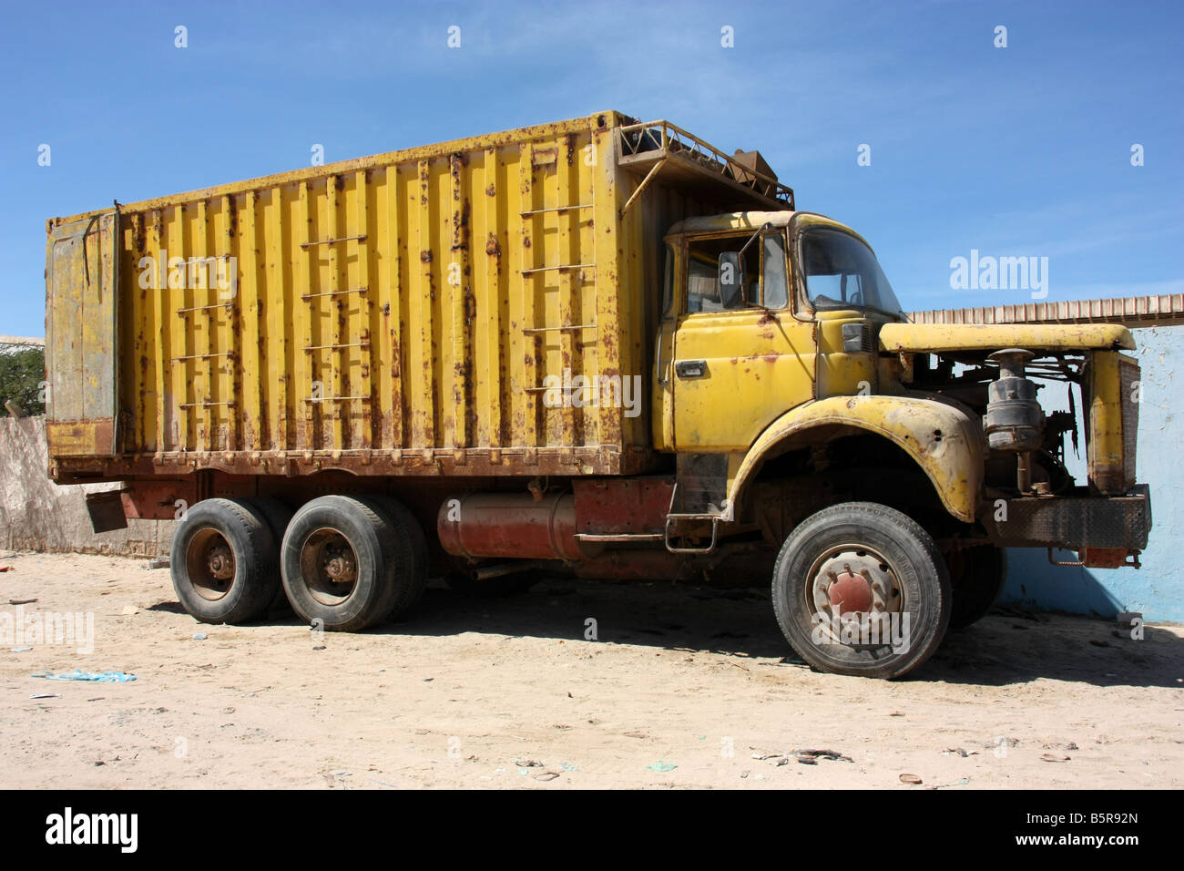 Angeschlagenen LKW in Nouadhibou Mauretanien Westsahara Stockfoto